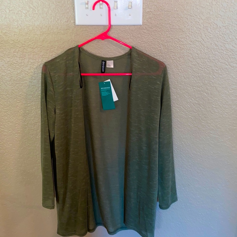 DIVIDED- H&M sweater- adult small